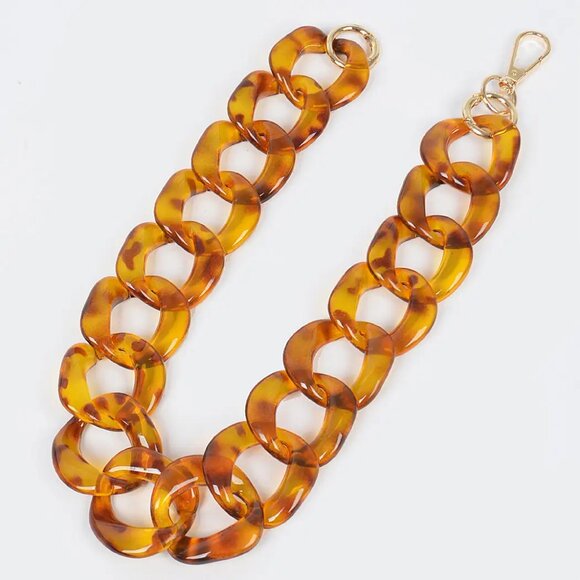 Super Trendy Acrylic Tortoise Chain Necklace - Picture 3 of 3